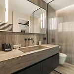 Luxury Golden Triangle Ac Apartamento *