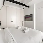 Luxury Golden Triangle Ac Apartamento *