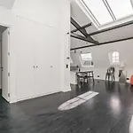 Luxury Golden Triangle Ac Apartamento
