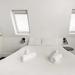 Luxury Golden Triangle Ac Apartamento