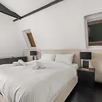 Luxury Golden Triangle Ac