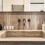 Luxury Golden Triangle Ac Apartamento *