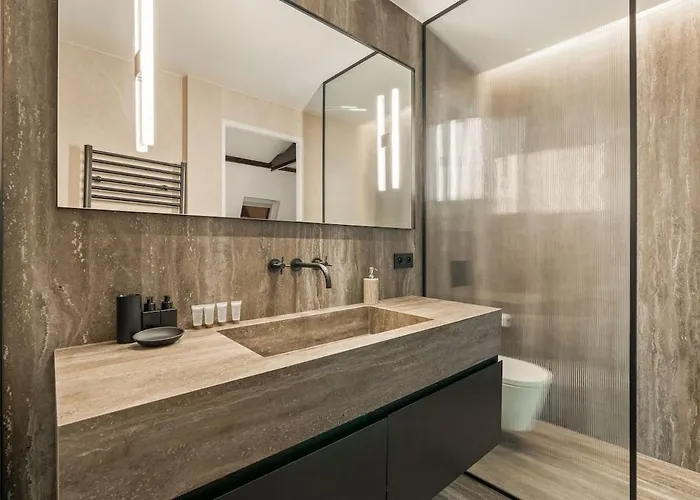 Luxury Golden Triangle Ac Apartman *