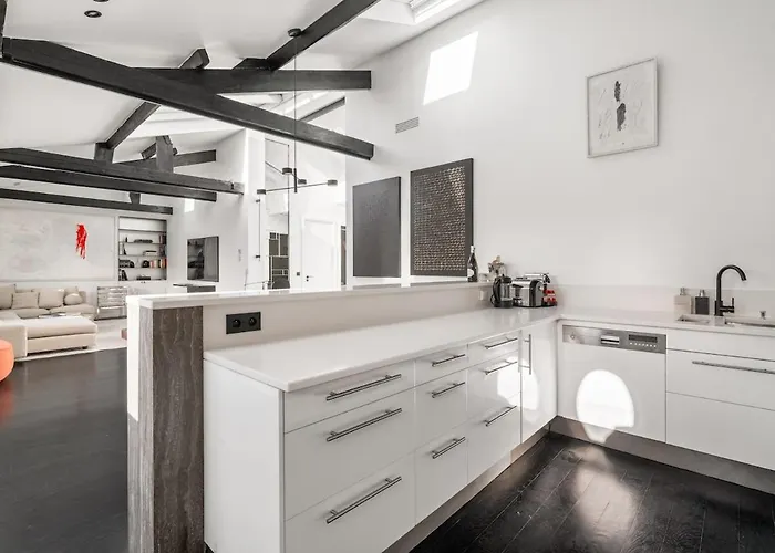 Luxury Golden Triangle Ac Apartman