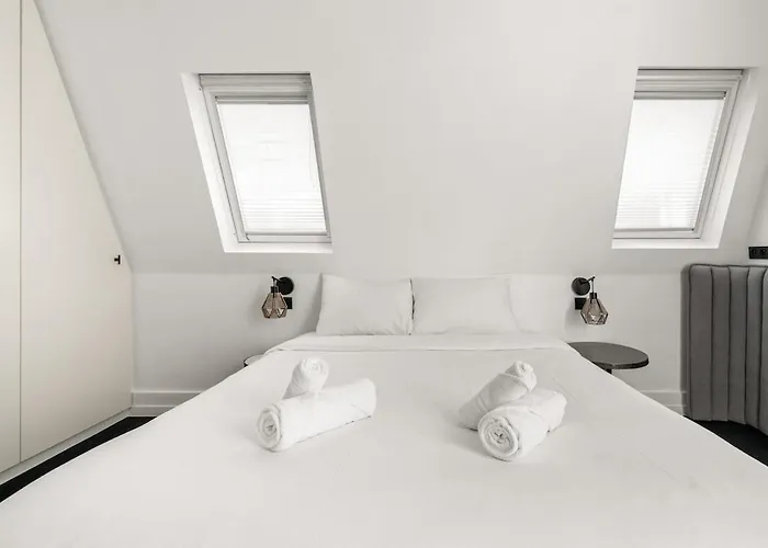 Luxury Golden Triangle Ac Apartman