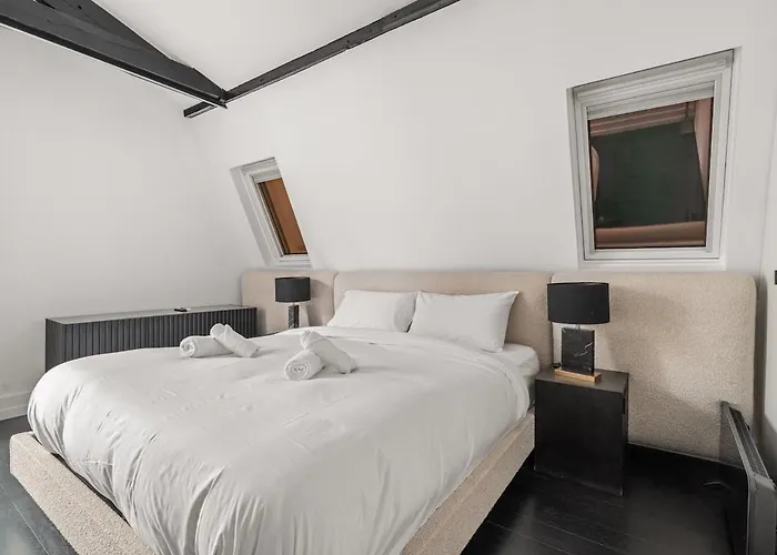 Luxury Golden Triangle Ac