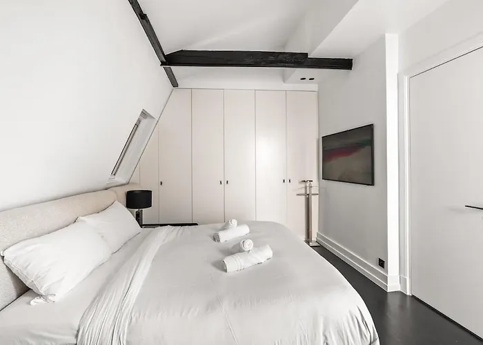 Luxury Golden Triangle Ac