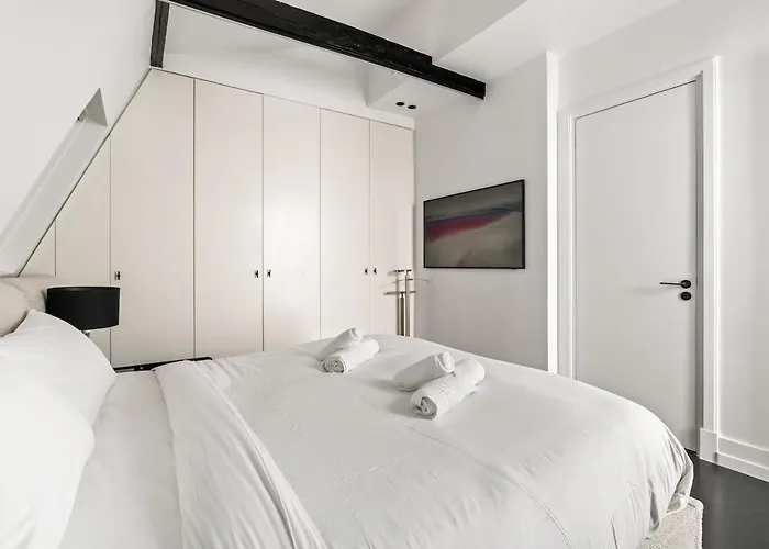 Luxury Golden Triangle Ac Апартаменты *