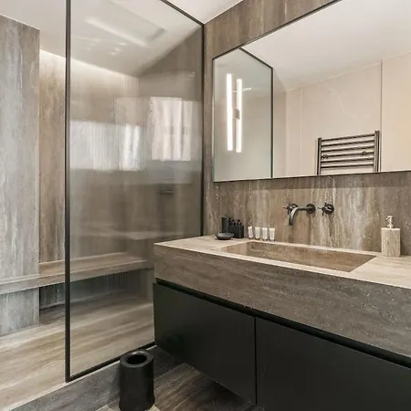 Luxury Golden Triangle Ac Appartement Parijs